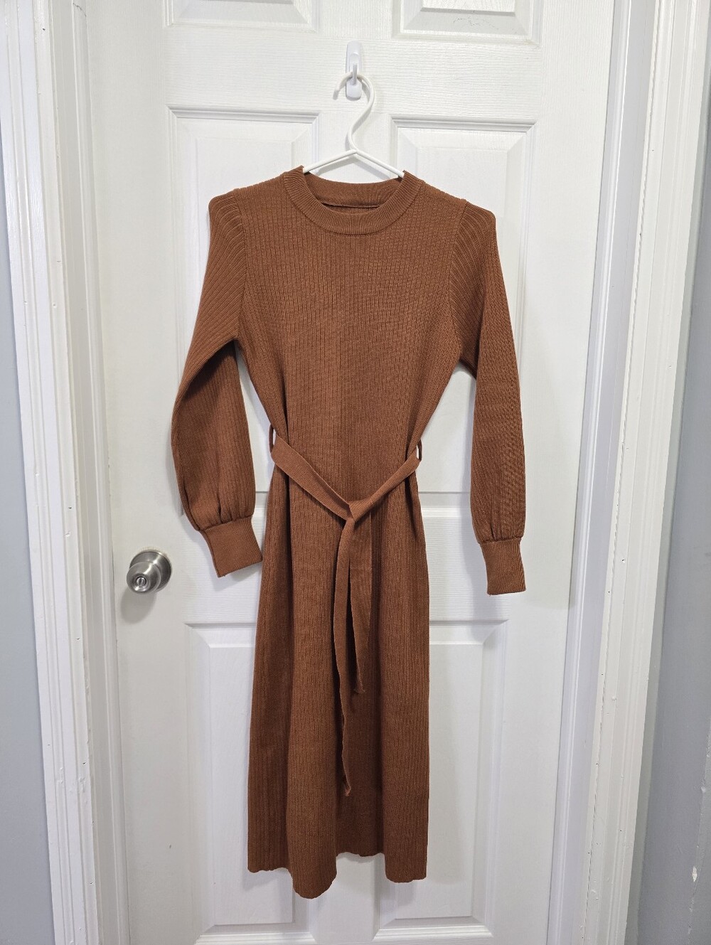 Women’s Long Sleeve Knit Belted Dress - Rust. Size Small/medium